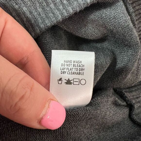 🔥5 for $25 sale🔥 Feel the Piece Terre Jacobs Gray Sleeveless Keyhole sweater - Picture 10 of 11